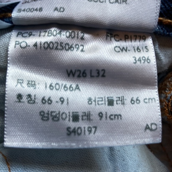501 Levi’s , W 30”, inseam 27”, button fly - Picture 10 of 11